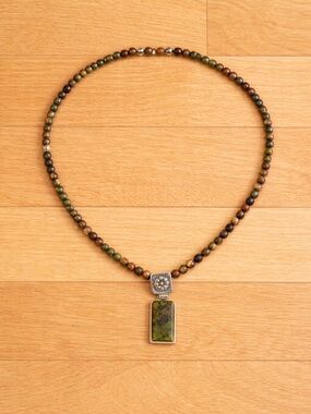 Vintage Beaded Necklace w/ Green Stone Pendant – Earthy Boho